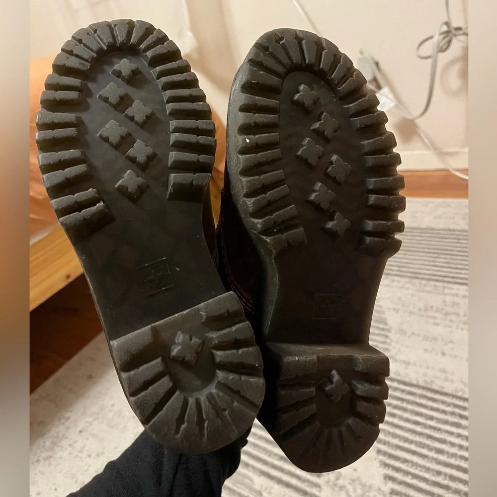 Dr. Martens Leona in Brown - Picture 5 of 6